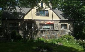 Maurrocks - A Pocono Mountains B&B